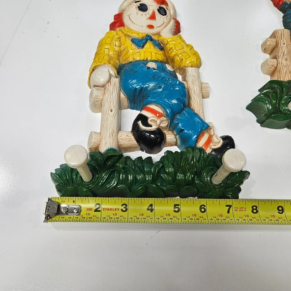 1977 Bobbs-Merrill Raggedy Ann & Andy Plastic Coat Hanger Set of 2‎